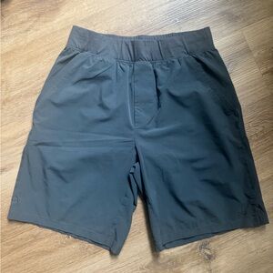 ALO Yoga Gray Athletic Shorts Performance Fit